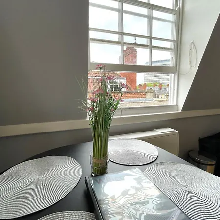 Super Central Apartment In Bristol'S Old City