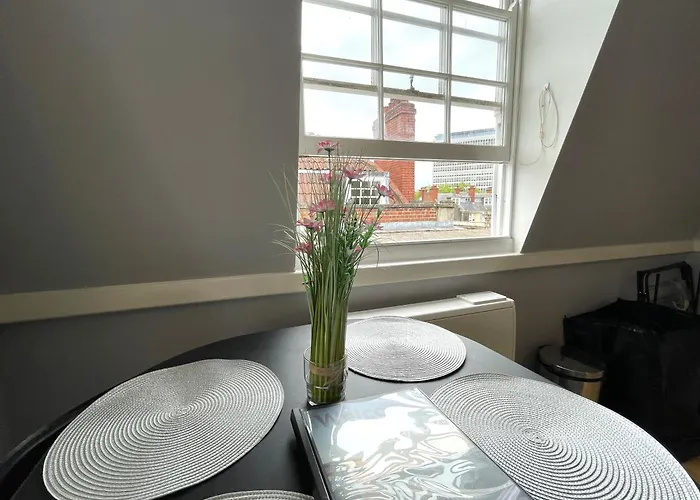 Super Central Apartment In Bristol'S Old City